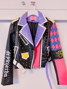 Neon Punk Fashion, Ropa Upcycling, Painted Leather Jacket, Denim Street Style, Pop Art Fashion, Jacket Outfit Women, Golden Globes Red Carpet, Diy Jacket, Concept Clothing