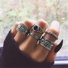 Edgy Rings Grunge Silver, Dark Acedamia Rings, Gringe Rings, Vintage Stackable Jewelry, Midi Ring Set, Black Opal Stone, Ring Sets Boho, Metal Pendants, Carved Ring