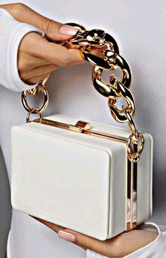 Wedding Clutch Bridal, Tas Lv, Hand Bags For Women, Trendy Purses, My Style Bags, Luxury Bags Collection, Everyday Handbag, White Clutch, Chain Purse