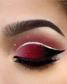 Christmas Picture Makeup Ideas, Christmas Ball Makeup, Makeup Looks Christmas Party, Black And Maroon Eye Makeup, Red Sweet 16 Makeup, Christmas Photo Makeup, Red N Black Makeup, Elegant Christmas Makeup Looks, Red Silver Eye Makeup