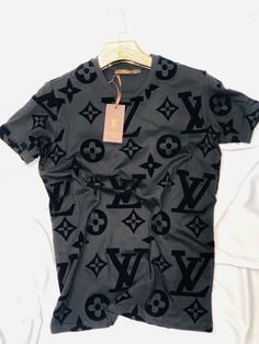 Luxury T Shirt, Louis Vuitton T Shirt, Louis Vuitton Luxury, Gucci T Shirt, Louis Vuitton Collection, Mens Casual Outfits Summer, Dope Outfits For Guys, T Shirt Fashion