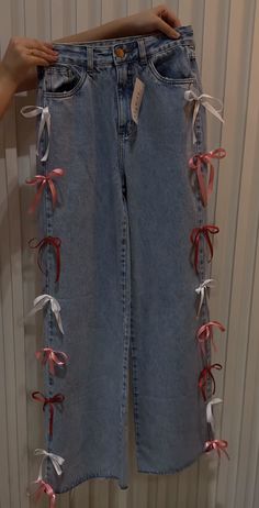 Bow On Jeans, Easy Diy Clothes, Clothes Embroidery Diy, Jeans Diy, Fashion Hacks Clothes, Refashion Clothes, Looks Chic