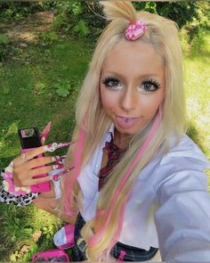 #gyaru #gaijingyaru Ganguro Gyaru Makeup, Gyaru Makeup Agejo, Gyaru With Glasses, Agejo Gyaru Makeup, Alien Gyaru, Chinese Gyaru, Black Gyaru Girl, Kogal Gyaru Makeup, Romanba Gyaru