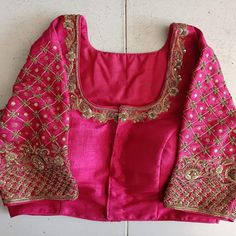 Blouse Designs Indian, Aari Work Blouse, Maggam Work Blouse Designs, Maggam Work Blouses, Embroidery Neck Designs, Maggam Work, Blouse Work, Aari Work, Blouse Work Designs