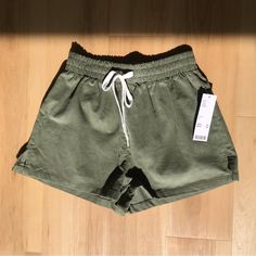 Urban Outfitters Green Drawstring Corduroy Shorts Nwt! Originally $39. Color: Green Size: Small Colored Denim Shorts, Urban Outfitters Shorts, Dolphin Shorts, Corduroy Shorts, Ribbed Shorts, Flowy Shorts, Linen Casual, Pleated Shorts, High Rise Shorts