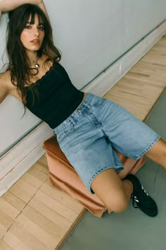 Skater Jort Blue Skater Outfit Ideas, Girls Squad, Jean Short Outfits, Denim Shorts Outfit, Outfit Inspo Summer, Fits Inspo, Summer Fits, Wide Pants, Mode Inspiration