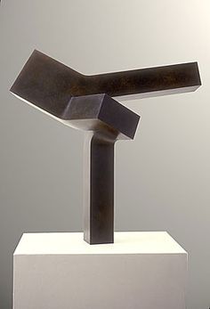 a sculpture is shown on top of a white pedestal