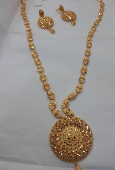 Chain Lockets Gold For Women, Locket Set Design In Gold, Lockets Gold Indian For Women, Necklace Set Indian Bridal Jewelry, Unique Gold Jewelry Designs, Locket Design, Gold Jewels Design, New Gold Jewellery Designs, Pretty Jewelry Necklaces