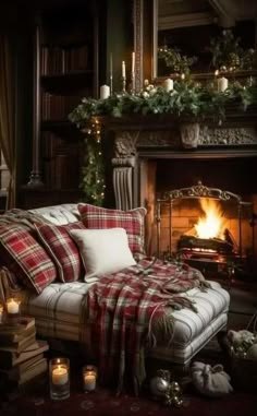 Lights Aesthetic, Decorations Bedroom, Cabin Christmas, Tartan Christmas, Cottage Christmas, Christmas Interiors, Christmas Living Rooms, Christmas Bedroom, Christmas Fireplace