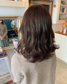 Korean Perm Short Hair, Digital Perm Short Hair, Medium Permed Hairstyles, Hairstyles For Short Wavy Hair, Long Hair Perm, Medium Length Wavy Hair, Brown Wavy Hair, Short Hair Waves, Wavy Hairstyles Medium