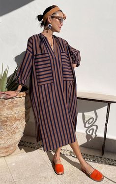 Mode Kimono, Moda Vintage, Packing Tips For Vacation, Peachy Pink, Modern Chic, Packing Tips, Look Fashion, Striped Dress, African Fashion