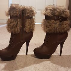 Brand New Never Been Worn Furry Brown Booties High Heel Boots With Fur, Boot Heels Outfit, 2000 Shoes, Shoe References, Jaripeo Outfits, Winter Angel, Steve Madden Boots Ankle, Boots With Fur, Pretty Heels