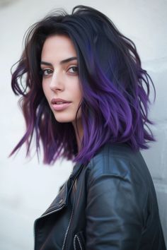 Medium-length hair with midnight purple ends offers a trendy ombre effect. The gradual transition to purple adds a fashionable and modern touch, perfect for a stylish and up-to-date look. Purple Hair Ideas, Purple Ombre Hair, Extension Hair, Medium Curly Hair Styles, Hair Dye Colors