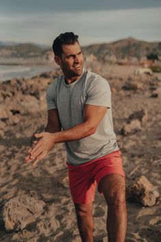 Dark Photo, Spandex Shirts, Men Fashion Casual Shirts, Mens Shorts Summer, Personal Aesthetic, Fall 24, Outfit Grid, Photo Style, Men Beach