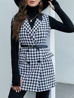 Houndstooth Dress Outfit, Long Vest Outfit, Chanel Fashion Outfits, Winter Coat Trends, Chanel Black And White, Burgundy Pants, Tuesday Afternoon