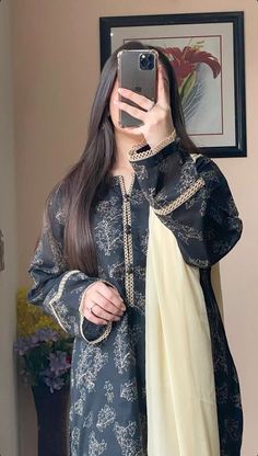 Dress Design Pakistani, Trending Summer Nails, Designer Dresses Elegant, Simple Dress Casual, Latest Dress Design, Pakistani Fashion Casual, Wedding Mehndi, Stylish Short Dresses, Desi Fashion Casual