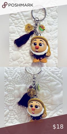 Keychain Featuring Snezzy from Disney “Snow White” Princess Character, Disney Snow White, Resin Charms, Bracelet Making, Key Chain, Snow White