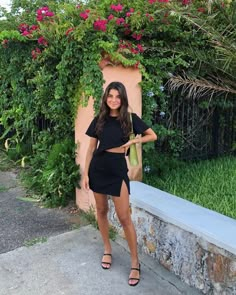 Viviane Audi, Black Summer Outfits, Black Skirt Outfits, Europe Outfits, All Black Outfit, Spring Summer Outfits, Black Outfit