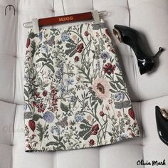 Olivia Mark - Chic High-Waisted Floral Jacquard Midi Skirt with Retro Design Aesthetic Jacquard Midi Skirt, Jacquard Skirt, Nature Dress, Hip Skirt, Print Style, Line Patterns, Middle Age, Above Knee, Retro Design