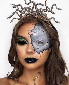 Madusa Costume, Diy Halloween Dress, Halloween Casal, Statue Painting, Halloween Costumes 2022, Halloween Makeup Inspiration, Couple Costumes, Face Chart