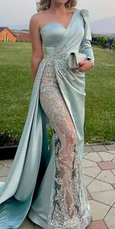 Modern Gown, Soiree Dress, Gaun Fashion, Stunning Prom Dresses, Women Dresses Classy, Elegant Dresses Classy, Designer Evening Dresses, Glamour Dress, Evening Gowns Elegant