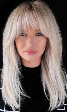 30+ Greatest 90s Hairstyles and Hair Accessories Making a Comeback 28 Messy Wavy Hair, Strong Jawline, Feathered Bangs, Blonde Hair With Bangs, Bangs Hairstyles, Layered Cut, 90s Hairstyles, Wispy Bangs