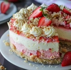 Strawberry Crunch Cheesecake – Naomi's Recipes Strawberry Crunch Topping, Strawberry Crunch Cheesecake, Crunch Cheesecake, Crunch Topping, Strawberry Cheesecake Recipe, Strawberry Crunch, Classic Cheesecake, Baked Strawberries