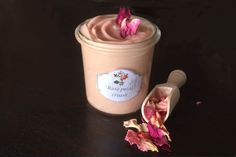 How to make rose cream for glowing skin Rose Essential Oil, Infused Oils, Homemade Beauty, Facial Cream