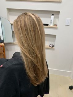 Hair Layers Straight, Dark Blonde To Light Blonde, Weave Highlights, Straight Hair Highlights, Thick Coarse Hair, Fine Straight Hair, Layered Haircuts For Medium Hair, Dyed Blonde Hair