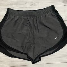 New With Tags Size Small Outfit Outer, Cute Nike Outfits, Sport Clothes, Cute Workout Outfits, Nike Pro Shorts, Nike Shirt, Birthday Wish List, Cute Comfy Outfits