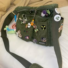 Decorating My Messenger Bag, Messenger Bag Ideas, Messenger Bags Aesthetic, Decorated Messenger Bag Aesthetic, Art Bag Aesthetic, Decorated Messenger Bag, Decorated Bags Ideas, Messenger Bag Decoration, Messager Bags Aesthetic