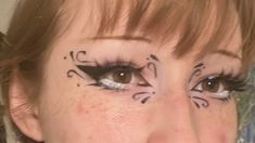 Fairy Eyeliner Looks, Cottage Core Eyeliner, Fairy Makeup Eyeliner, Detailed Eyeliner Looks, Fairy Simple Makeup, Fairy Graphic Liner, Fairy Makeup Ideas Simple, Graphic Eyeliner Aesthetic, Pretty Eyeliner Looks