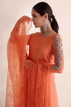 Suit Designs Casual, Unique Fashion Outfits, Salmon Peach, Crochet Cable, Salwar Kamiz, Dress Design Patterns, Kurti Designs Party Wear, Sleeves Designs For Dresses, Sweater Crochet