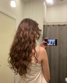 Naturally Wavy Hair Cuts, Long Layered Curly Hair, Heavy Hair, Loose Curly Hair, Brown Wavy Hair, Layered Curly Hair, Summer Highlights, Wavy Haircuts, Natural Wavy Hair