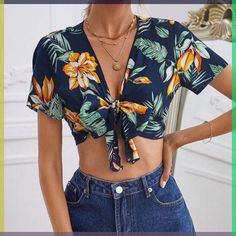 Cute And Trendy Hawaiian Print Crop Top. Perfect For Summer! Never Worn. Hawaiian Outfit Women, Hawaiian Top, Road Trip Outfit, Hawaiian Clothing, Front Crop Top, Trip Outfits, Hawaiian Outfit, Denim Trends