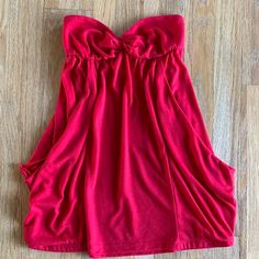 Size S Red, Sweet Heart Strapless Tube Top Nwot Top Has Pockets On Front Side Red Sleeveless Tube Top For Date Night, Solid Bandeau Tops For Parties, Red Stretch Sleeveless Tube Top, Red Strapless Tube Top With Built-in Bra, Casual Bandeau Top For Party, Date Night Top With Sweetheart Neckline And Built-in Bra, Flirty Red Sleeveless Top, Flirty Sleeveless Red Top, Flirty Red Tube Top For Night Out