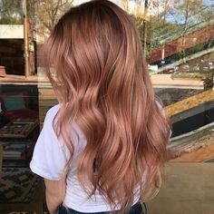 Celebrities Hair, Blond Rose, Haircuts 2020, Hair Color Rose Gold, Brown Hair Looks, Rosa Coral, Glossy Hair