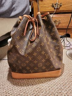 Handbag Inspiration, Louis Vuitton Monogram Bag, Monogram Bag, Everyday Outfit, Designer Bag, Louis Vuitton Speedy Bag