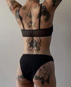 Girl Back Tattoos, Hand And Finger Tattoos, Small Hand Tattoos, New Tattoo, Black Ink Tattoos, Tattoo Designs For Women