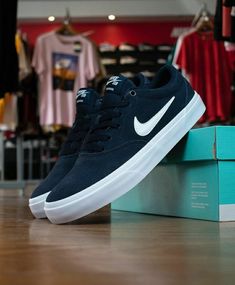 Mens Activewear Fashion, Nike Sb Shoes, Gentleman Shoes, Fashion Shoes Sneakers, Mens Shoes Casual Sneakers, Girly Shoes, Cool Outfits For Men, Mens Fashion Casual Outfits