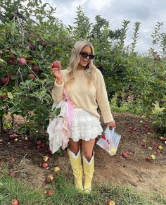 a few weeks ago someone asked me for fall outfit inspo in The Carrie and @brigitteporzio delivered 👏🏻the sweetest fall look 🍎💛 Outfit Inspo Fall, Fall Looks, Fall Outfit, Date Night, Carry On, Fall Outfits