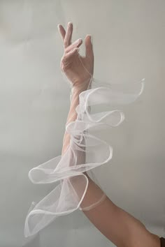 Detail Couture, Wedding Gloves, White Tulle, Tulle Wedding, White Gloves, Fashion Sewing, Fashion Details, Bridal Collection, Costume Design