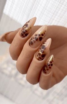 Mail Colours For Brown Skin, Brown Colour Nail Art, Brown And Gold Nail Art, Blooming Gel Snake Print, Layered Nail Art, Brown Snake Nails, Bloom Nail Art, Brown Blooming Gel Nails