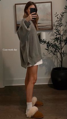 Casual Colorado Outfit, Work From Home Outfit Aesthetic, Cosy Home Outfit, Lounge Wear Inspiration, Lazy Monday Outfit, Comfy Fall Outfits Lazy Days Leggings, Comfy Birkenstock Outfit, Leisure Wear Aesthetic, Cardigan Lounge Outfit