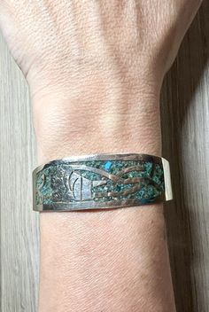 Vintage Stamped (Hecho En Mexico) Silver Crushed Turquoise Inlay Cuff Bracelet  | eBay Crystal Jewelry Ideas, Crystal Diy, Vintage Cuff Bracelet, Inlay Jewelry, Diy Crystals, Vintage Stamps, Turquoise Stones, Art Handmade, Ethnic Style