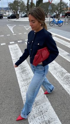 England Outfit Aesthetic, Trendy Outfits Autumn 2024, Fun Chic Outfits, Winter Florence Outfits, Fall Red Outfits Women, Dinner First Date Outfit, Spring Outfit Paris, 70 Degree Fall Outfit, March Europe Outfits