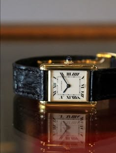 Luxury Vintage Jewelry And Watches With Polished Finish, Luxury Vintage Collectible Watches, Luxury Retro Collectible Watches, Vintage Cartier Watch With Chronometer, Luxury Vintage Analog Watches, Fancy Watches