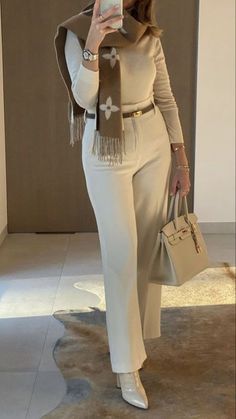 Feminine Trouser Outfits, Warm Classy Outfits, Quiet Luxury Winter Outfit, Classic Feminine Outfits, Satin Blouse Outfit Classy, Winter Classy Outfits, Winter Outfits Date Night, Old Money Pants, Casual Chic Winter Outfits