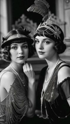 1920s Dancer Burlesque, Roaring 20s Photos, 1920s New York Fashion, 1920s Fashion Trends, 1920s Women Photos, 1920s Upper Class Fashion, 1920s Prohibition Aesthetic, 1920s Business Woman, 1920 Speakeasy Fashion