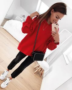 Red Pullover Outfit, Red Tshirt Outfit, Red Hoodie Outfit, Pullover Hoodie Outfit, Red Outfit Casual, Red Shirt Outfits, Hoodie Outfit Casual, Red And Black Outfits, Adrette Outfits